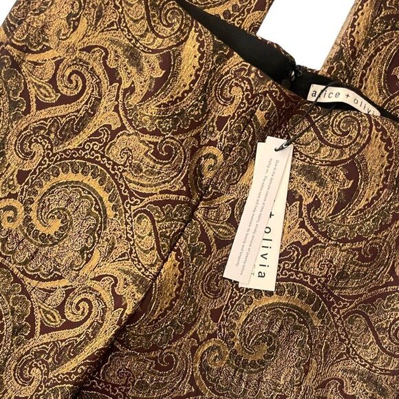 Alice + Olivia Gold Lamè Paisley Printed Straight Leg Pants |Size: 2| - Picture 5 of 7